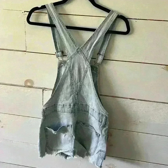 No Boundaries overall denim shorts, distressed, NWT size small. - Picture 4 of 4